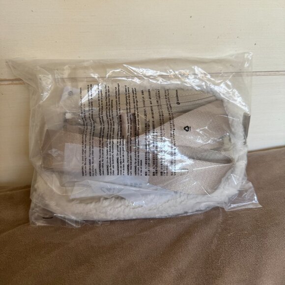 NWT, Lululemon Everywhere Belt Bag - Fleece, Natural Ivory - Silver Hardware - Picture 8 of 10